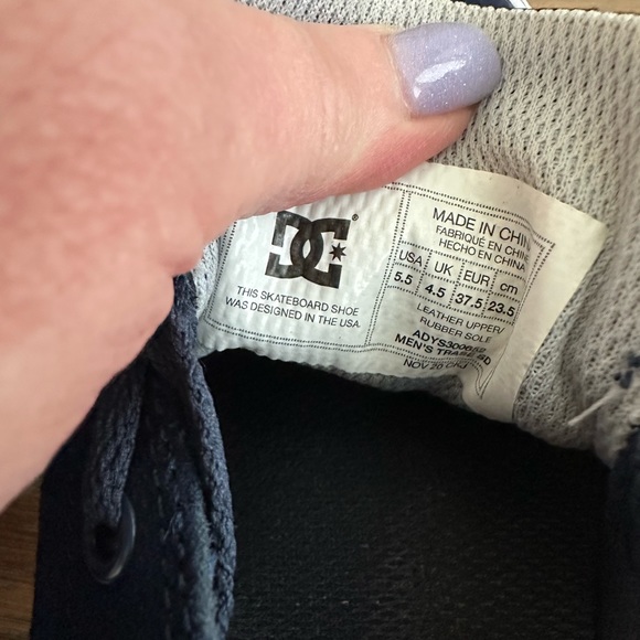 DC sneakers size 5.5 - Picture 8 of 8